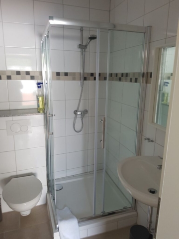 Appartements Oberhausen Leutl: Badezimmer